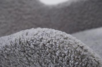 schommel fauteuil grijs bouclé